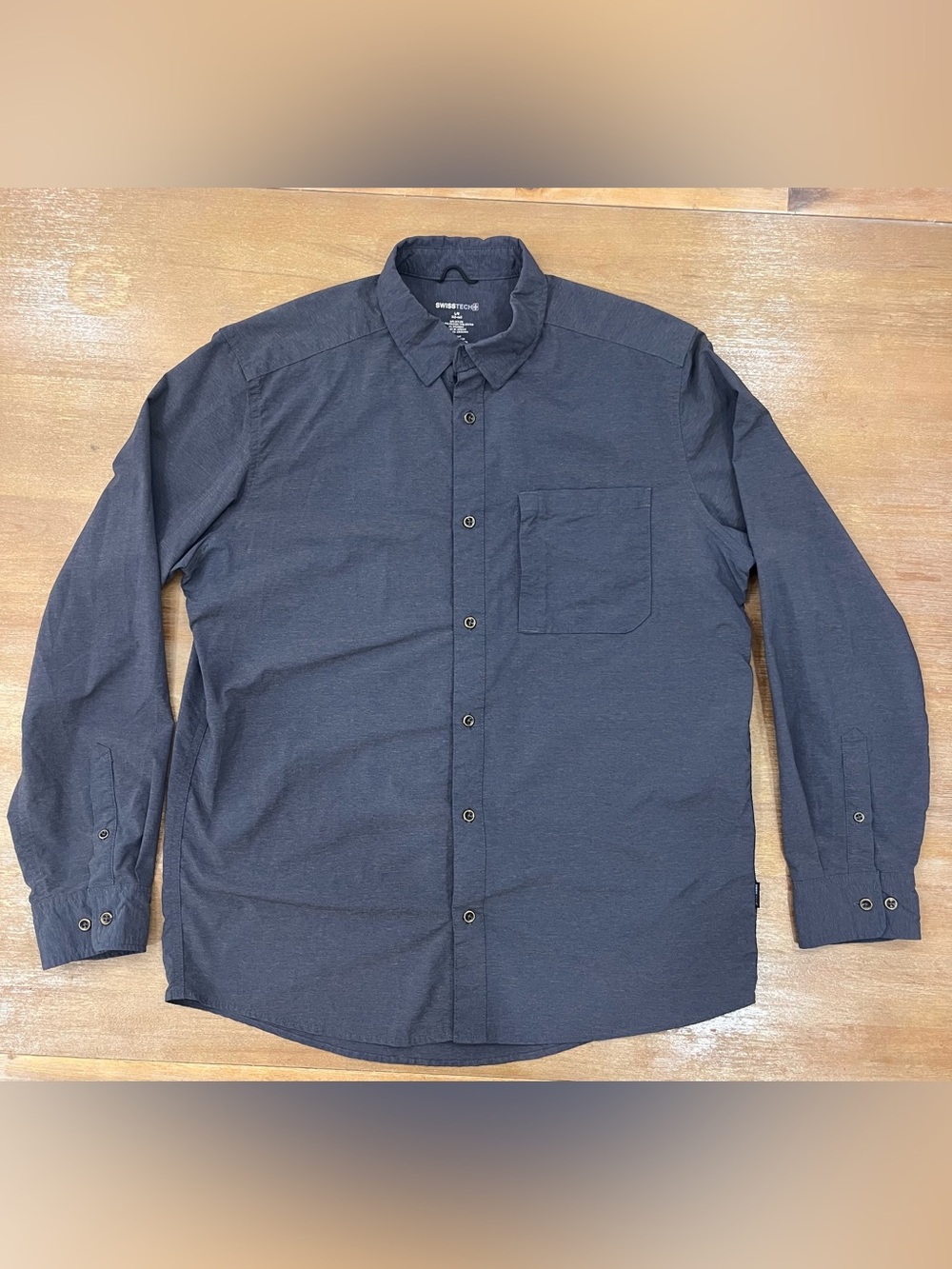 Swiss Tech Men's Dark Gray Casual Button-Down Shirt
